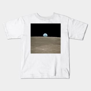 Earthrise over Moon, Apollo 11 (C020/0497) Kids T-Shirt